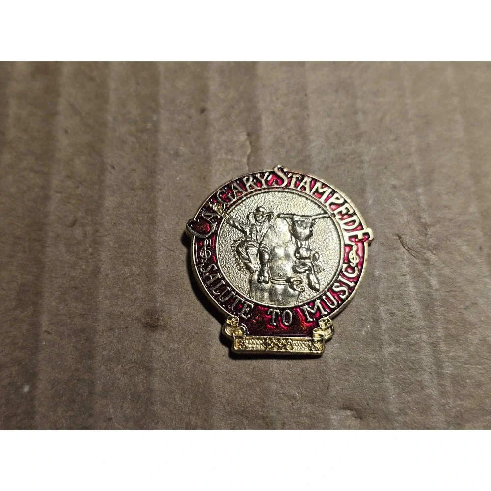 1990 Calgary Stampede Salute To Music Rodeo Alberta Lapel Vest Hat Pin E27